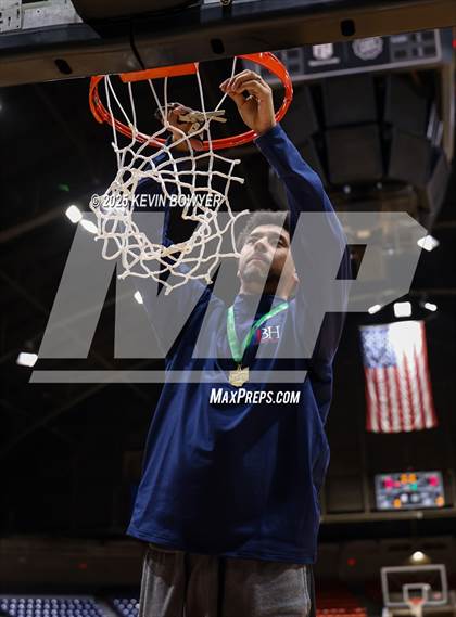 Thumbnail 1 in Bishop Hartley vs. Walnut Ridge (OHSAA D3 Central 1 District Championship) photogallery.