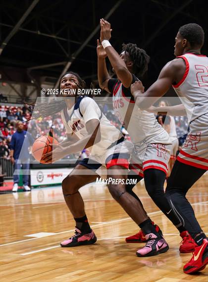 Thumbnail 2 in Bishop Hartley vs. Walnut Ridge (OHSAA D3 Central 1 District Championship) photogallery.