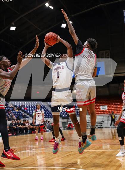 Thumbnail 2 in Bishop Hartley vs. Walnut Ridge (OHSAA D3 Central 1 District Championship) photogallery.