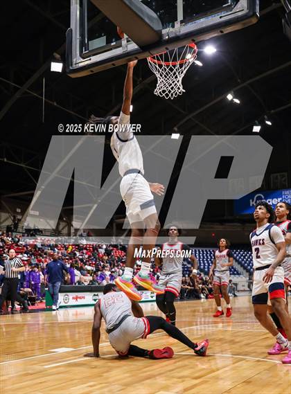 Thumbnail 2 in Bishop Hartley vs. Walnut Ridge (OHSAA D3 Central 1 District Championship) photogallery.
