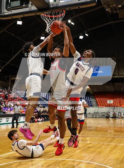 Thumbnail 2 in Bishop Hartley vs. Walnut Ridge (OHSAA D3 Central 1 District Championship) photogallery.