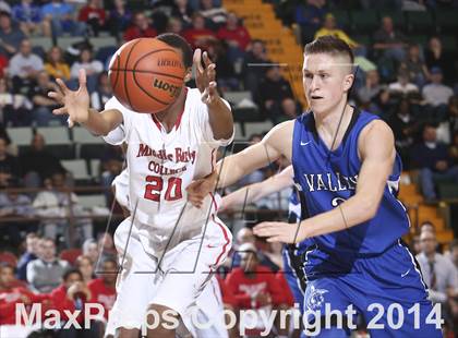 Thumbnail 2 in Middle Early College vs. Hoosic Valley (NYSPHSAA Class C Final) photogallery.