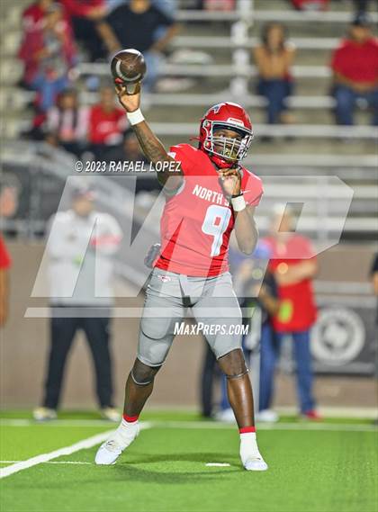 Thumbnail 3 in North Shore vs. Clear Springs (UIL Football 6A D1 Region 3 Area) photogallery.