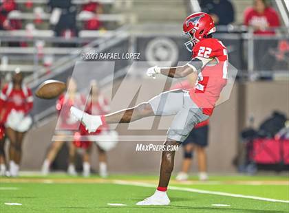 Thumbnail 2 in North Shore vs. Clear Springs (UIL Football 6A D1 Region 3 Area) photogallery.