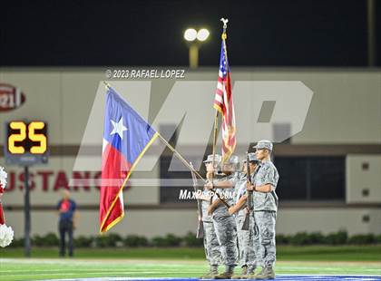 Thumbnail 2 in North Shore vs. Clear Springs (UIL Football 6A D1 Region 3 Area) photogallery.
