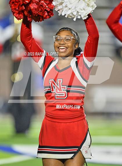 Thumbnail 2 in North Shore vs. Clear Springs (UIL Football 6A D1 Region 3 Area) photogallery.