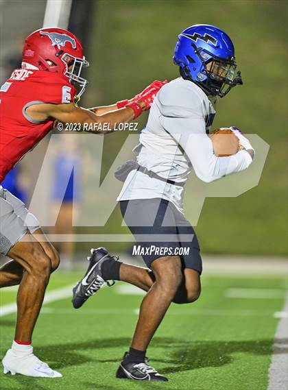Thumbnail 1 in North Shore vs. Clear Springs (UIL Football 6A D1 Region 3 Area) photogallery.