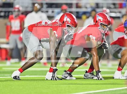 Thumbnail 3 in North Shore vs. Clear Springs (UIL Football 6A D1 Region 3 Area) photogallery.