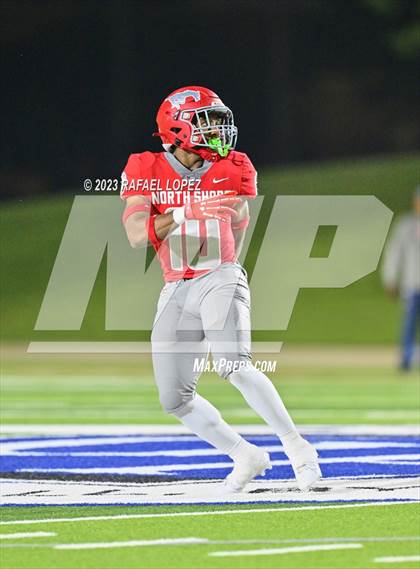 Thumbnail 3 in North Shore vs. Clear Springs (UIL Football 6A D1 Region 3 Area) photogallery.