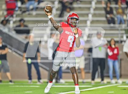 Thumbnail 1 in North Shore vs. Clear Springs (UIL Football 6A D1 Region 3 Area) photogallery.