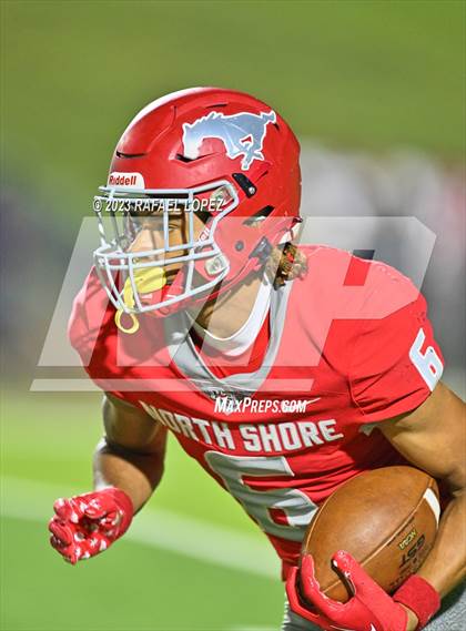 Thumbnail 2 in North Shore vs. Clear Springs (UIL Football 6A D1 Region 3 Area) photogallery.