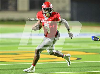 Thumbnail 3 in North Shore vs. Clear Springs (UIL Football 6A D1 Region 3 Area) photogallery.