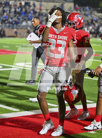 Thumbnail 2 in North Shore vs. Clear Springs (UIL Football 6A D1 Region 3 Area) photogallery.