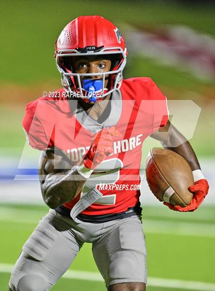Thumbnail 3 in North Shore vs. Clear Springs (UIL Football 6A D1 Region 3 Area) photogallery.
