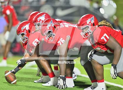 Thumbnail 3 in North Shore vs. Clear Springs (UIL Football 6A D1 Region 3 Area) photogallery.