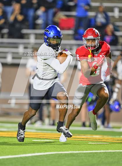 Thumbnail 3 in North Shore vs. Clear Springs (UIL Football 6A D1 Region 3 Area) photogallery.