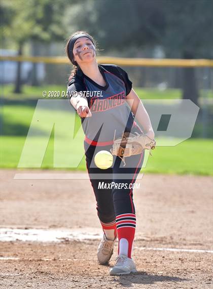 Thumbnail 2 in St. Francis vs. Bella Vista (Pre-Season T.O.C.) photogallery.