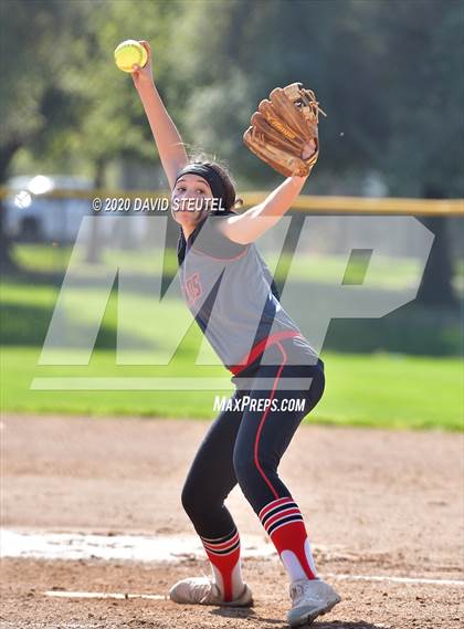 Thumbnail 2 in St. Francis vs. Bella Vista (Pre-Season T.O.C.) photogallery.
