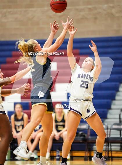 Thumbnail 2 in Evergreen vs Denver South (Dakota Ridge High School) photogallery.