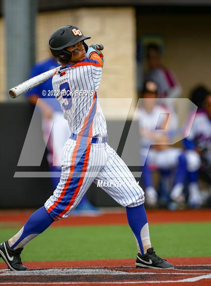 Thumbnail 3 in Grand Oaks vs Spring (UIL 6A Bi-District Area Playoff) photogallery.