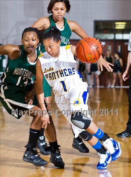 Thumbnail 2 in Ozen vs Huntsville (Region III 4A Final) photogallery.