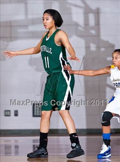 Thumbnail 1 in Ozen vs Huntsville (Region III 4A Final) photogallery.