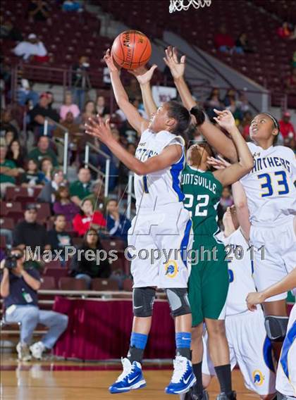 Thumbnail 1 in Ozen vs Huntsville (Region III 4A Final) photogallery.