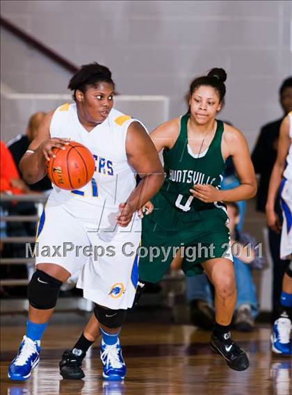 Thumbnail 3 in Ozen vs Huntsville (Region III 4A Final) photogallery.