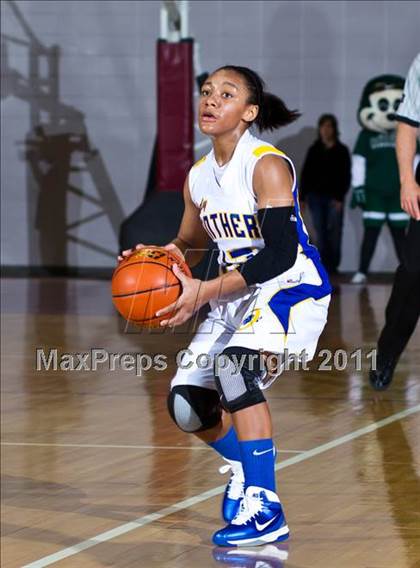Thumbnail 3 in Ozen vs Huntsville (Region III 4A Final) photogallery.