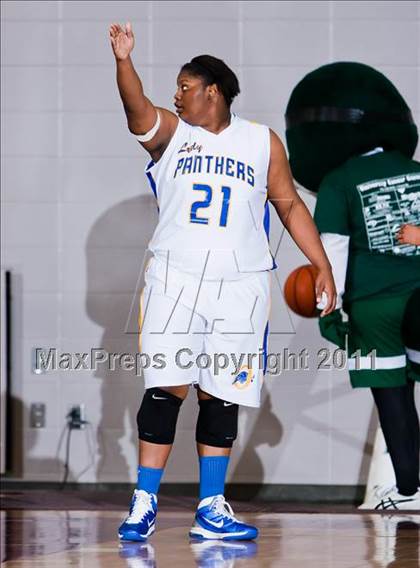 Thumbnail 2 in Ozen vs Huntsville (Region III 4A Final) photogallery.