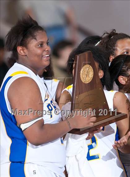 Thumbnail 2 in Ozen vs Huntsville (Region III 4A Final) photogallery.