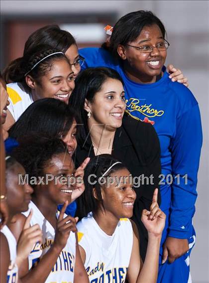 Thumbnail 3 in Ozen vs Huntsville (Region III 4A Final) photogallery.