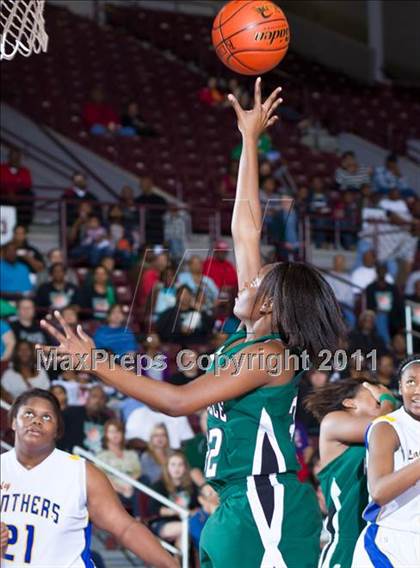 Thumbnail 2 in Ozen vs Huntsville (Region III 4A Final) photogallery.