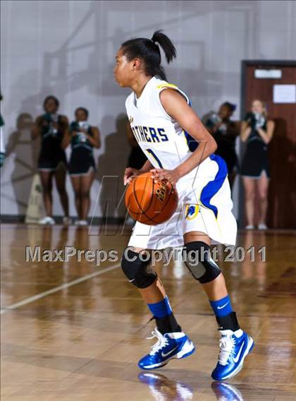Thumbnail 2 in Ozen vs Huntsville (Region III 4A Final) photogallery.