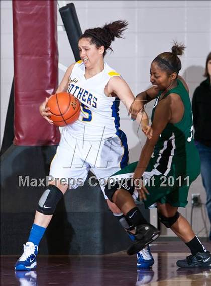 Thumbnail 1 in Ozen vs Huntsville (Region III 4A Final) photogallery.