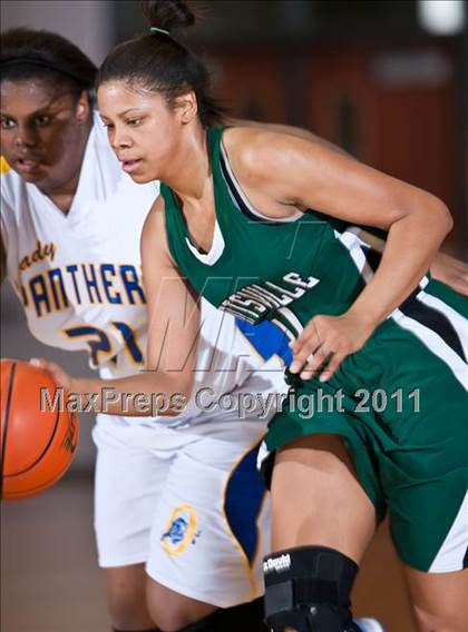 Thumbnail 1 in Ozen vs Huntsville (Region III 4A Final) photogallery.