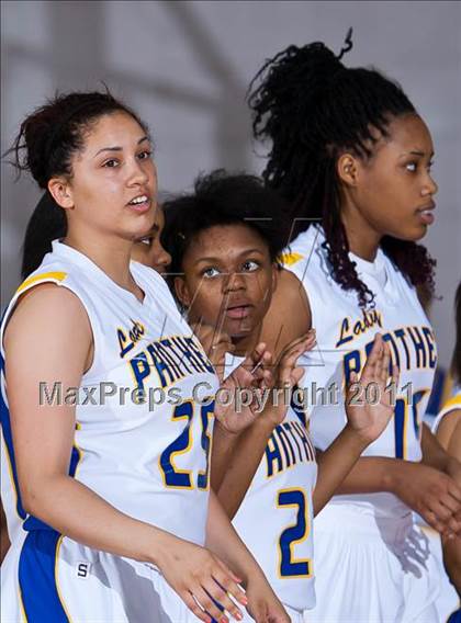 Thumbnail 1 in Ozen vs Huntsville (Region III 4A Final) photogallery.