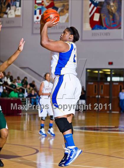 Thumbnail 1 in Ozen vs Huntsville (Region III 4A Final) photogallery.