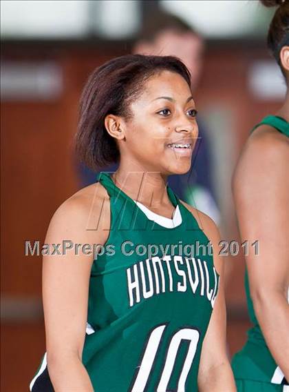 Thumbnail 3 in Ozen vs Huntsville (Region III 4A Final) photogallery.