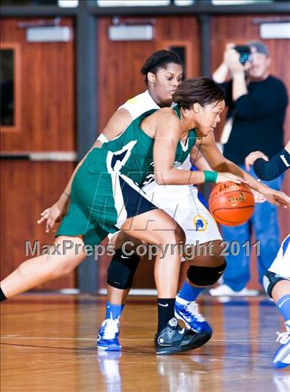 Thumbnail 1 in Ozen vs Huntsville (Region III 4A Final) photogallery.