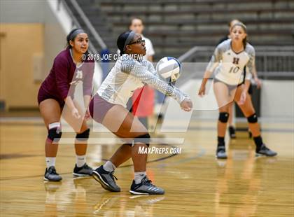 Thumbnail 1 in Houston [Sam] vs Highlands photogallery.