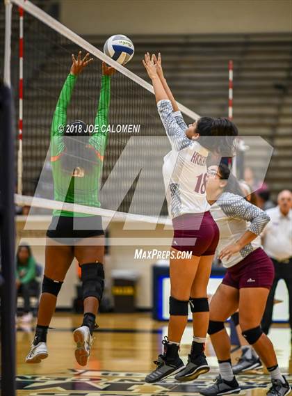 Thumbnail 3 in Houston [Sam] vs Highlands photogallery.