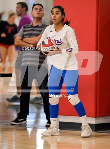 Thumbnail 1 in Central vs Viewpoint (Nike Tournament of Champions) photogallery.