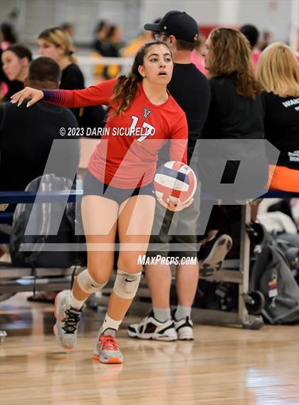 Thumbnail 1 in Central vs Viewpoint (Nike Tournament of Champions) photogallery.