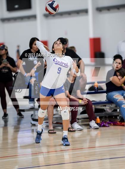 Thumbnail 3 in Central vs Viewpoint (Nike Tournament of Champions) photogallery.