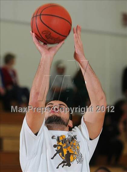 Thumbnail 2 in El Camino vs. Victor Valley (MaxPreps Holiday Classic) photogallery.