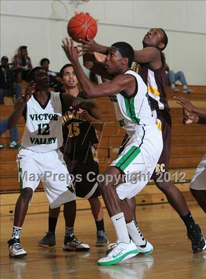 Thumbnail 3 in El Camino vs. Victor Valley (MaxPreps Holiday Classic) photogallery.