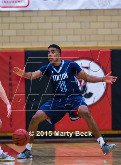 Thumbnail 2 in Helias vs Father Tolton (Joe Machens Great 8 Classic) photogallery.