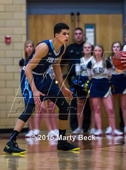 Thumbnail 3 in Helias vs Father Tolton (Joe Machens Great 8 Classic) photogallery.