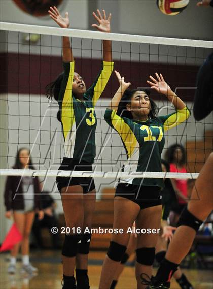 Thumbnail 3 in Lamar vs. Klein Forest (NIKE Invitational Tournament) photogallery.